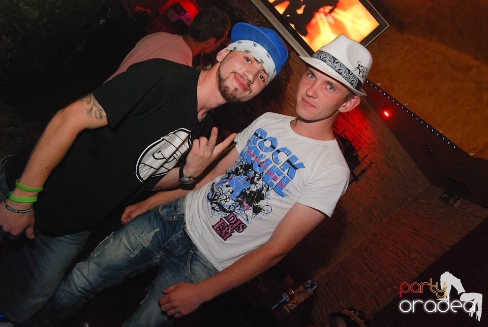 Distracţie în Club Downtown, 