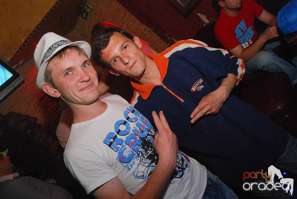 Distracţie în Club Downtown, 