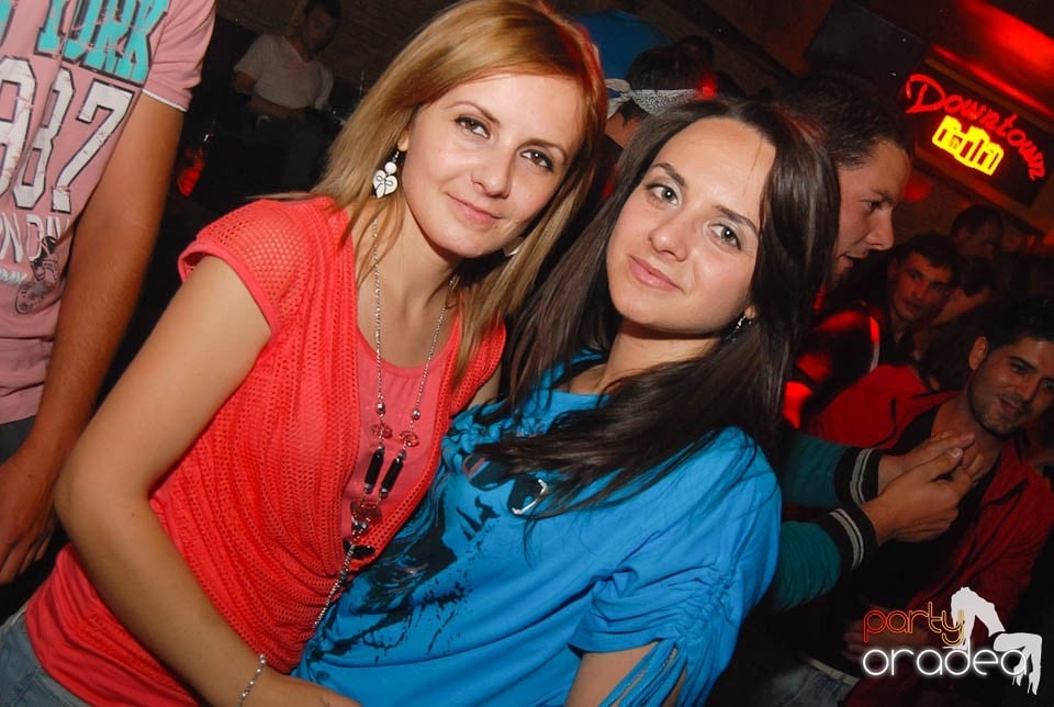 Distracţie în Club Downtown, 