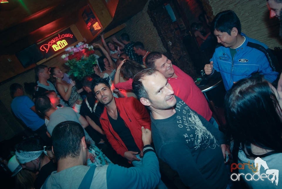 Distracţie în Club Downtown, 