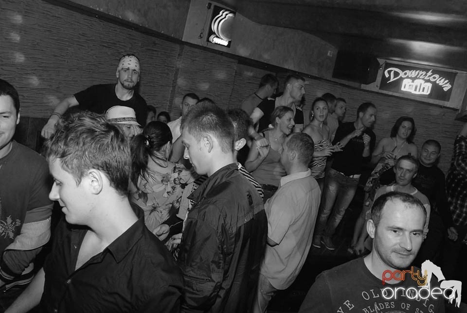 Distracţie în Club Downtown, 