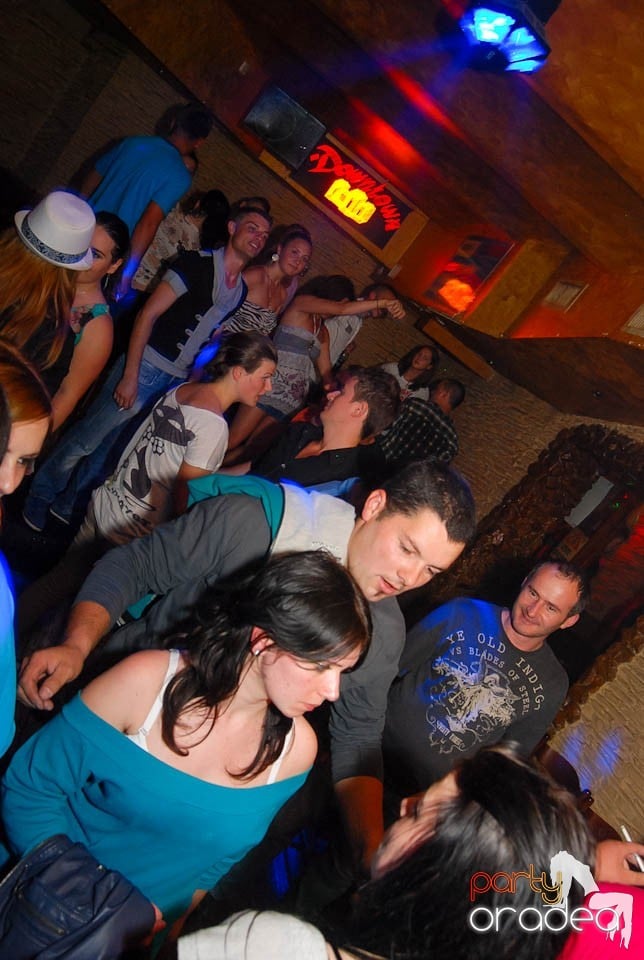 Distracţie în Club Downtown, 
