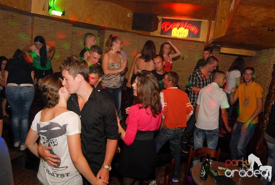 Distracţie în Club Downtown, 