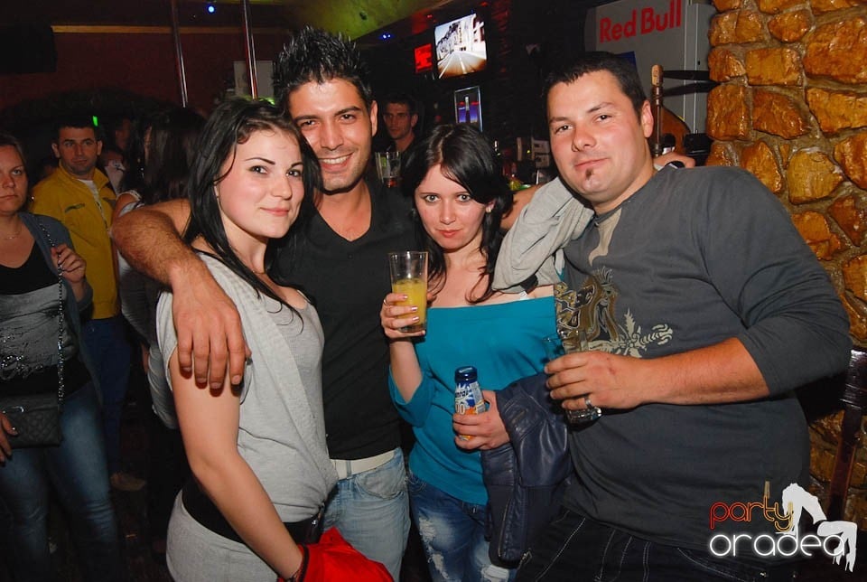 Distracţie în Club Downtown, 
