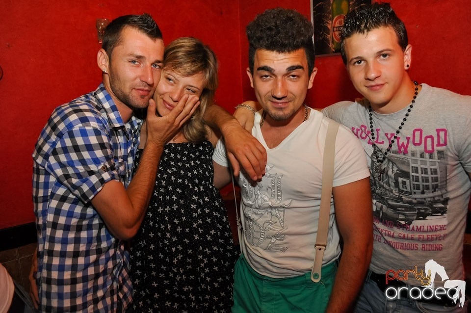 Distracţie în Club Downtown, 