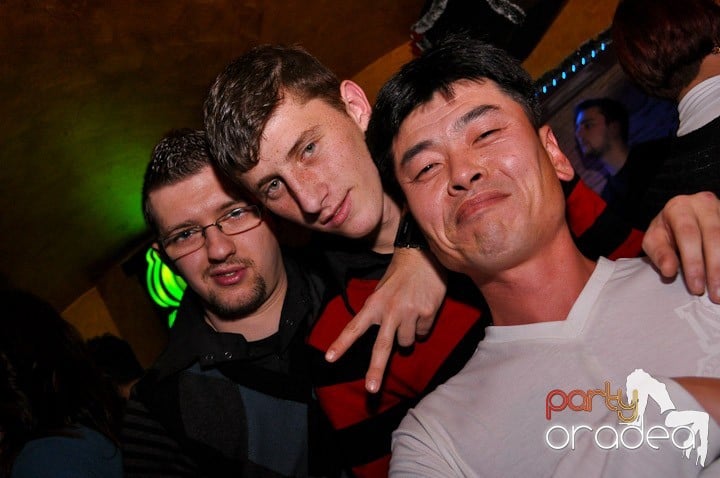 Distracţie în Club Downtown, 