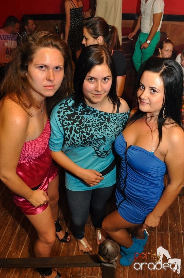 Distracţie în Club Downtown, 