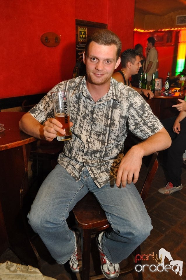 Distracţie în Club Downtown, 