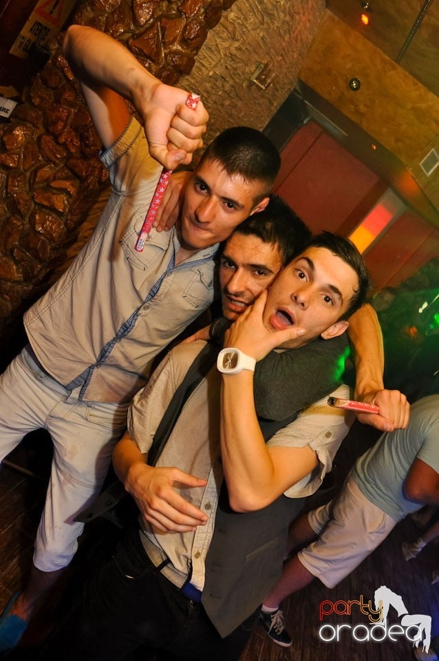 Distracţie în Club Downtown, 