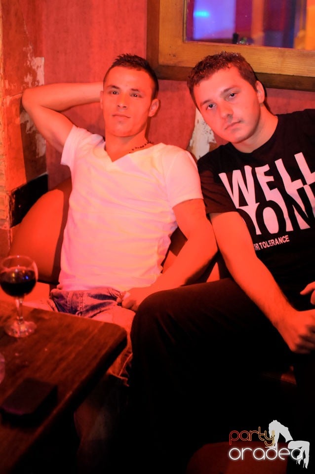 Distracţie în Club Downtown, 