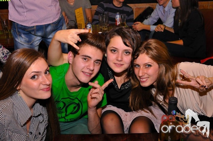 Distracţie în Club Downtown, 