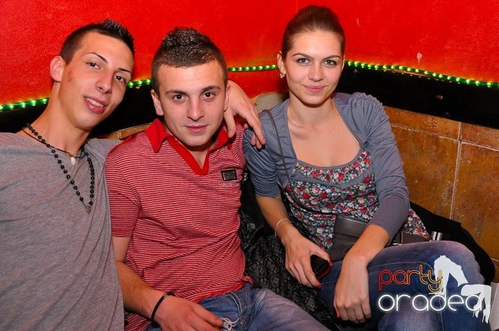 Distracţie în Club Downtown, 