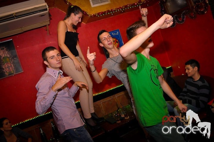 Distracţie în Club Downtown, 