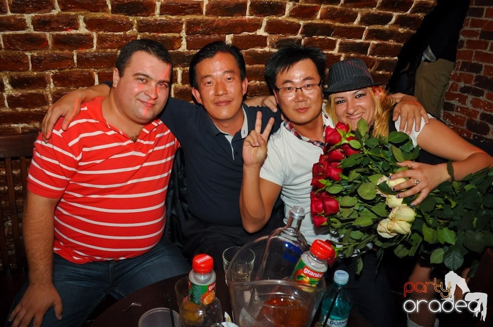 Distracţie în Club Escape, 