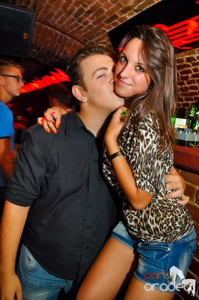 Distracţie în Club Escape, 