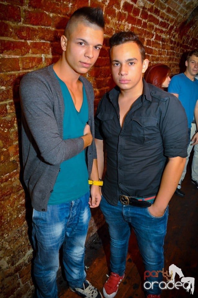 Distracţie în Club Escape, 