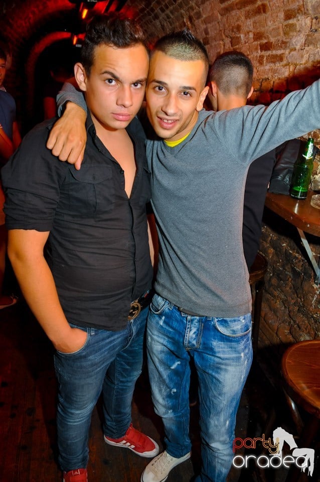 Distracţie în Club Escape, 