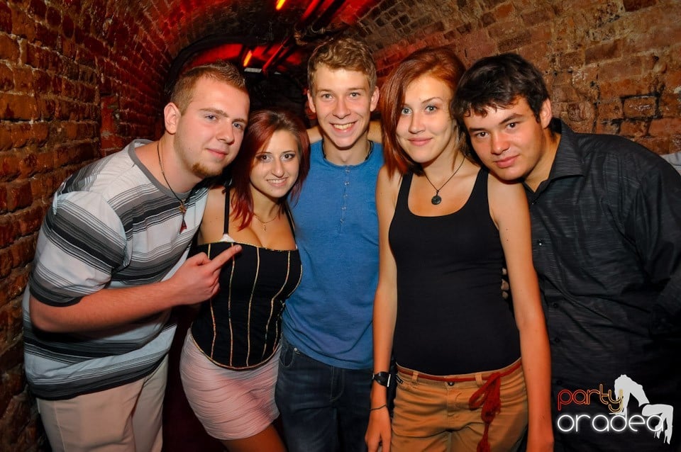 Distracţie în Club Escape, 