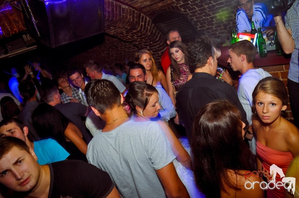 Distracţie în Club Escape, 