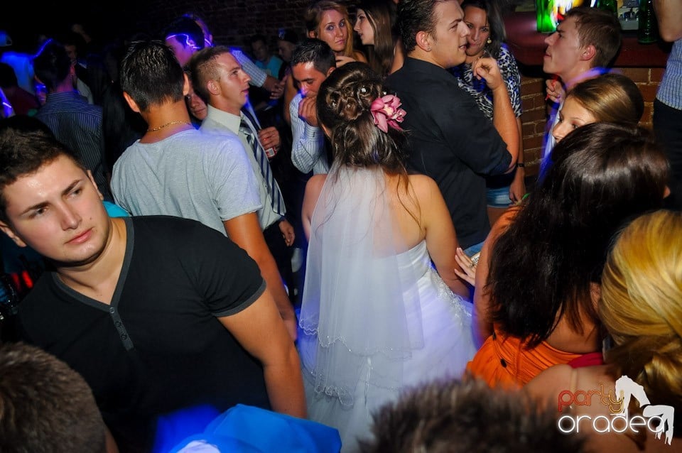 Distracţie în Club Escape, 