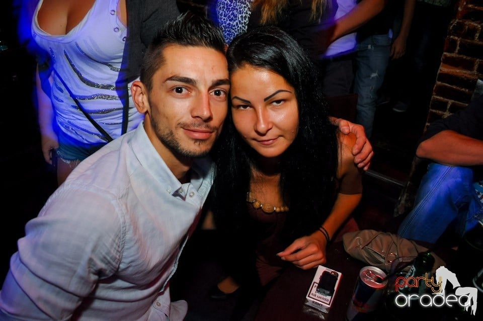 Distracţie în Club Escape, 