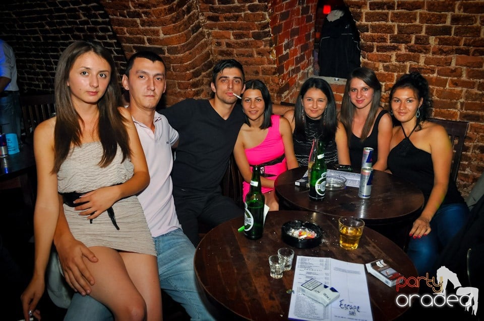Distracţie în Club Escape, 