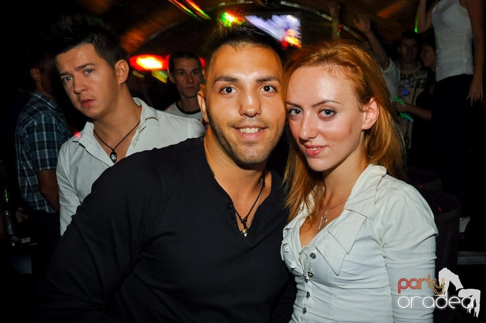 Distracţie în Club Escape, 