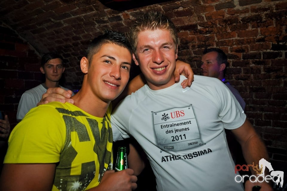 Distracţie în Club Escape, 