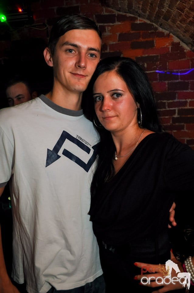 Distracţie în Club Escape, 