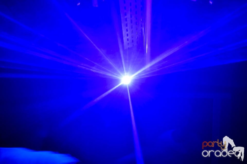 Distracţie în Club Escape, 