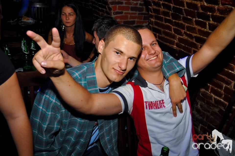 Distracţie în Club Escape, 