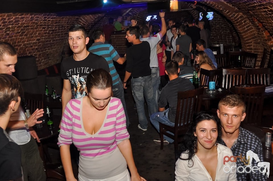 Distracţie în Club Escape, 