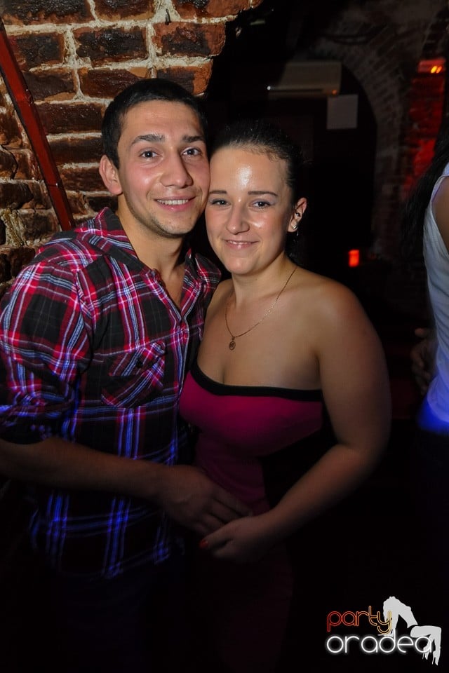 Distracţie în Club Escape, 