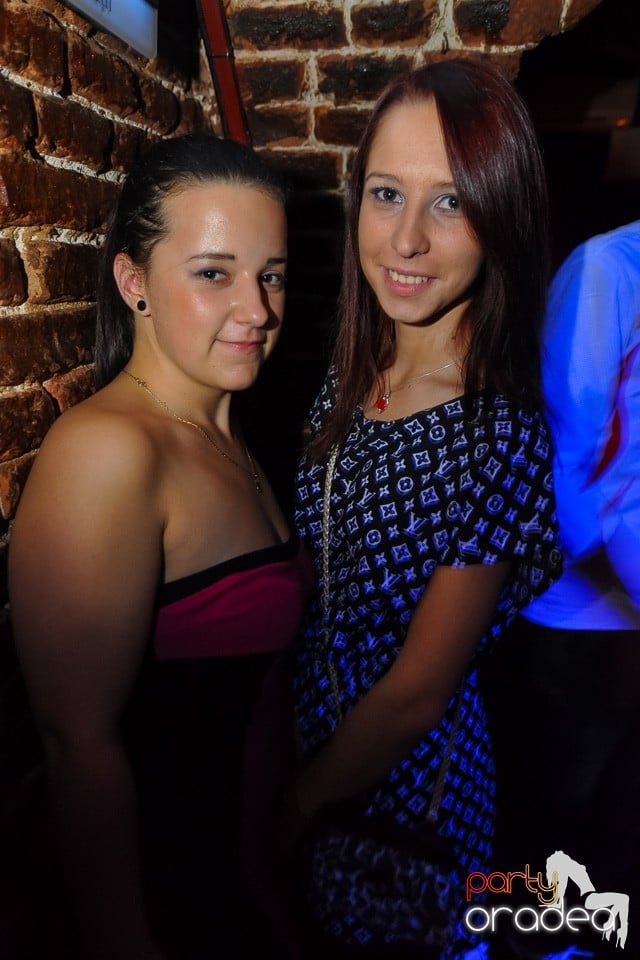 Distracţie în Club Escape, 