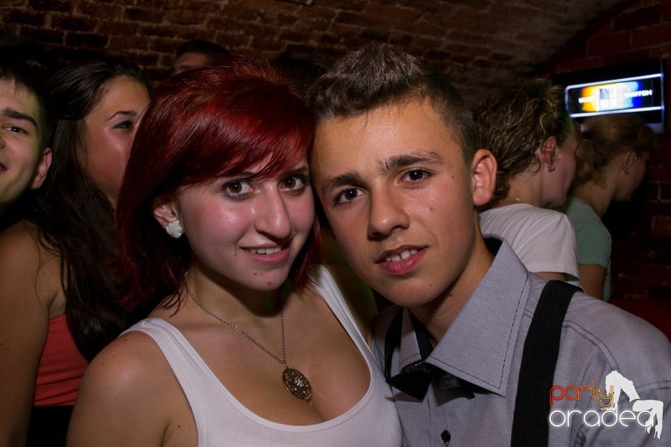 Distracţie în Club Escape, 