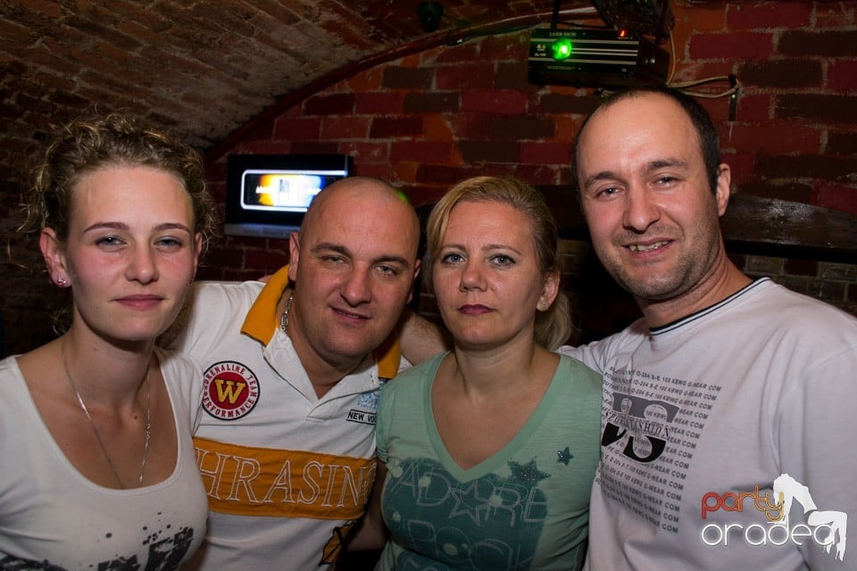 Distracţie în Club Escape, 