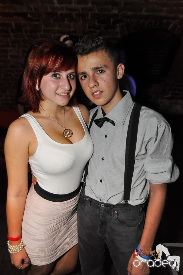 Distracţie în Club Escape, 