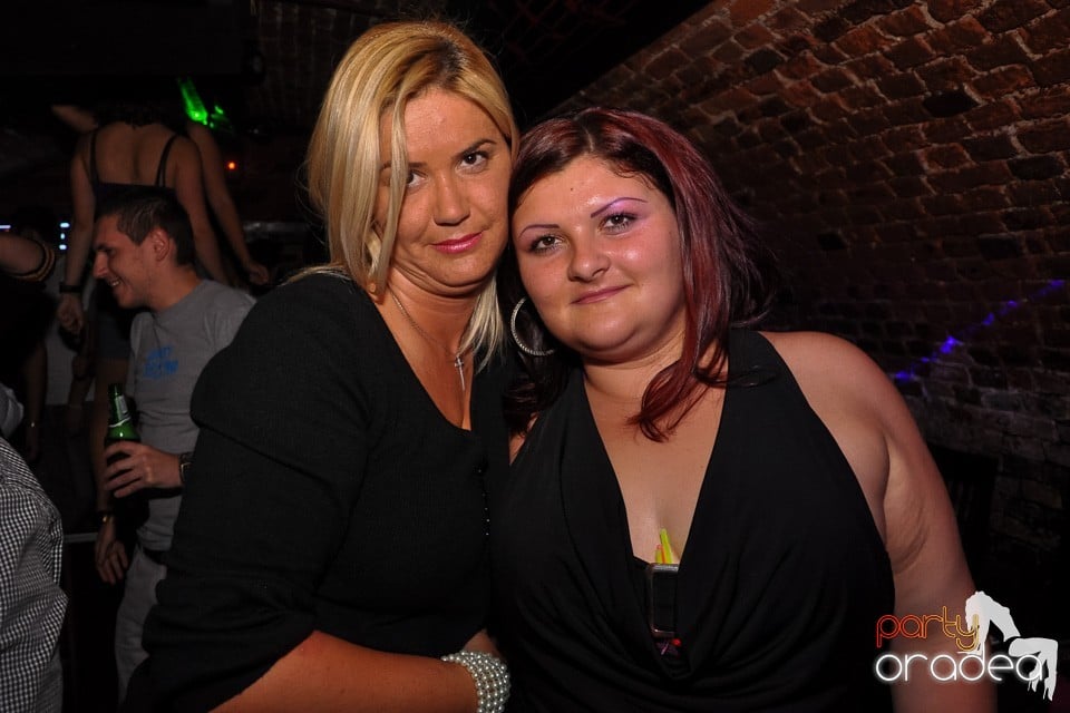 Distracţie în Club Escape, 