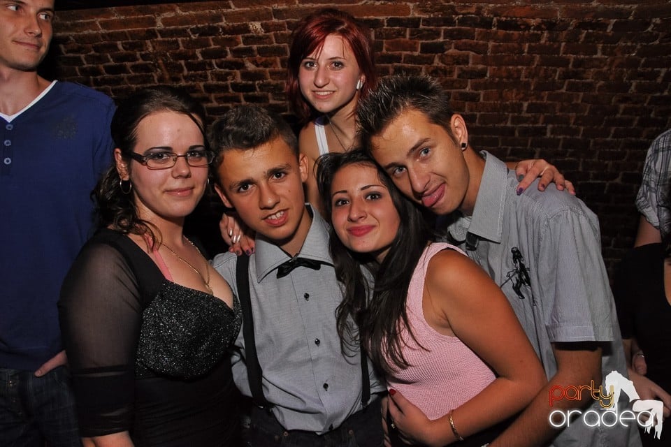 Distracţie în Club Escape, 