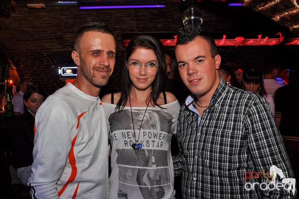 Distracţie în Club Escape, 