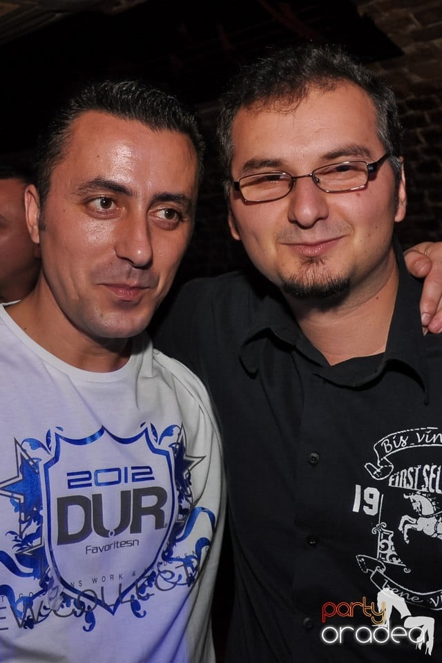 Distracţie în Club Escape, 