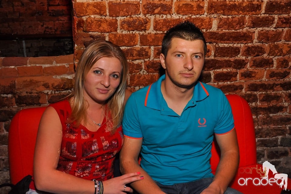 Distracţie în Club Escape, 