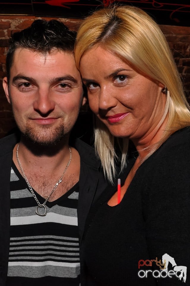 Distracţie în Club Escape, 