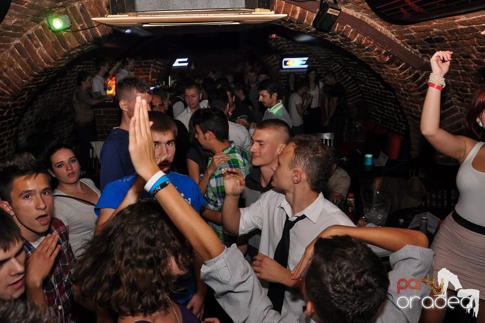 Distracţie în Club Escape, 