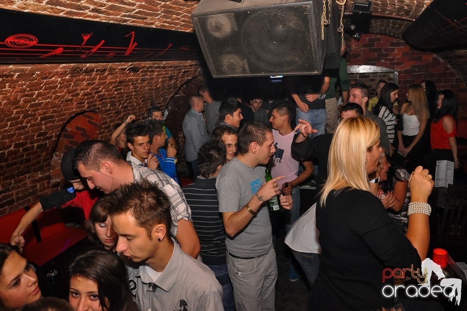 Distracţie în Club Escape, 