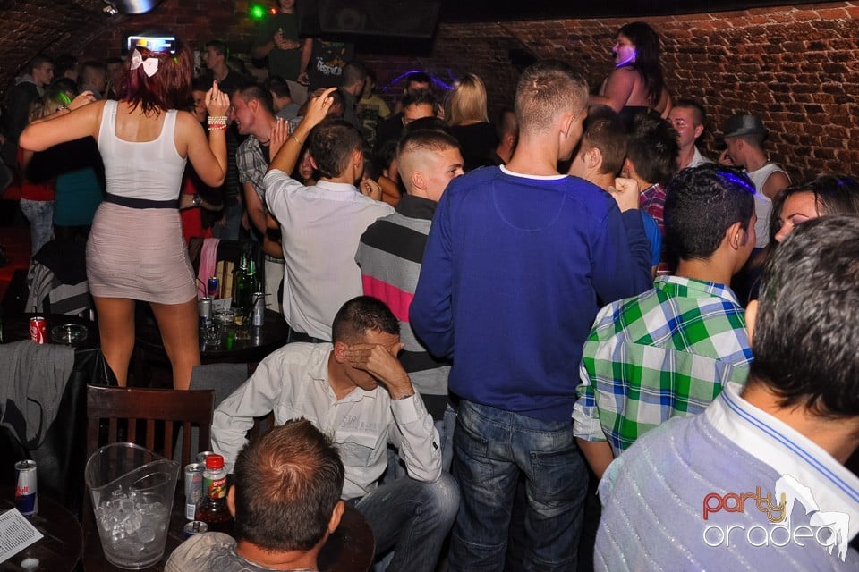 Distracţie în Club Escape, 