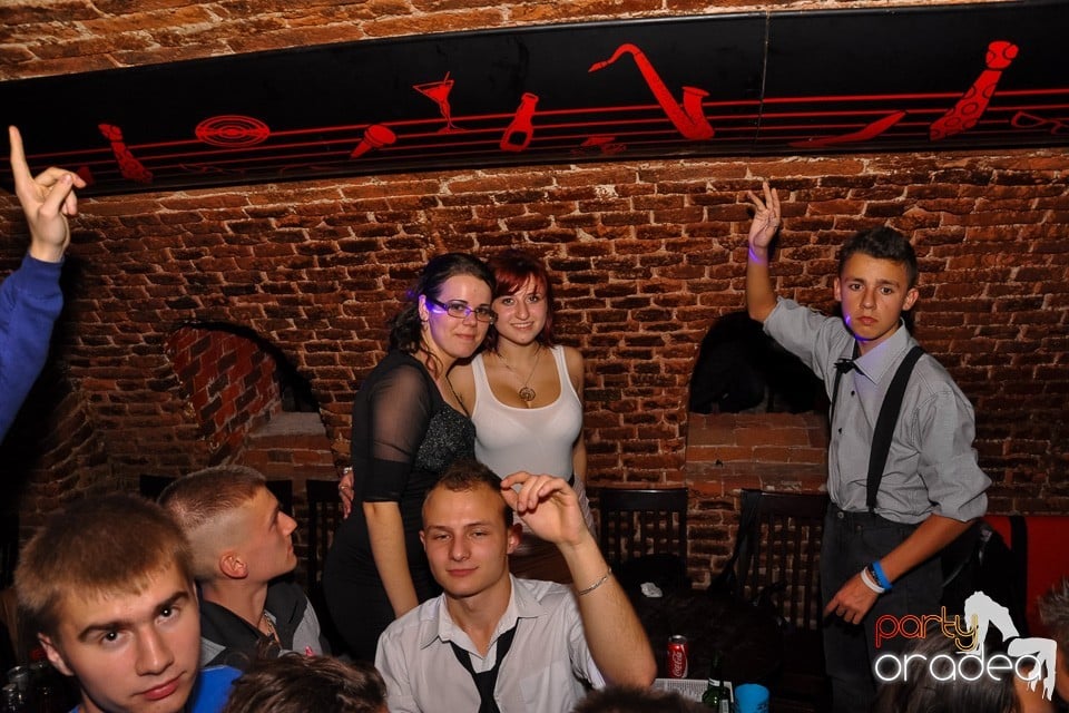 Distracţie în Club Escape, 