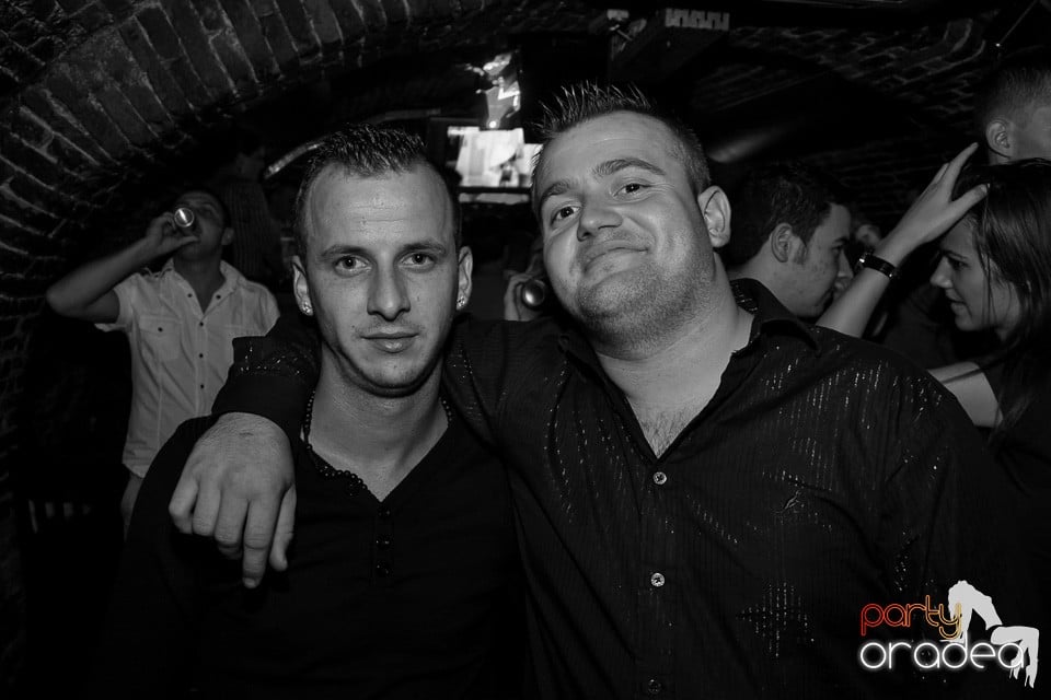 Distracţie în Club Escape, 