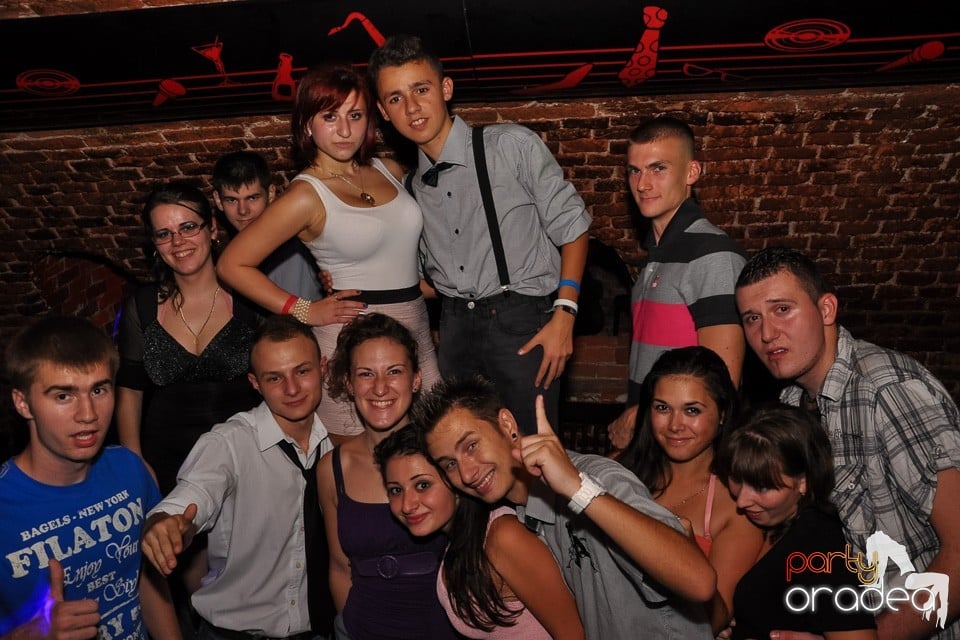 Distracţie în Club Escape, 