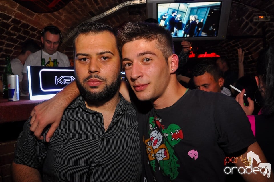 Distracţie în Club Escape, 